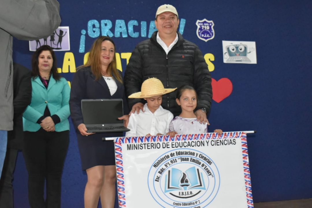 Resaltan gestión histórica de notebooks de Juancho Acosta para escuelas de Amambay