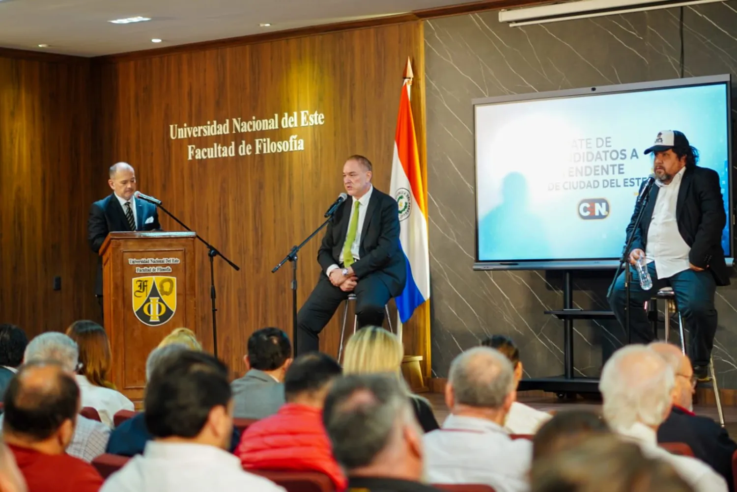 González Vaesken defendió sus propuestas en el Debate de Candidatos a Intendente de Ciudad del Este en la UNE