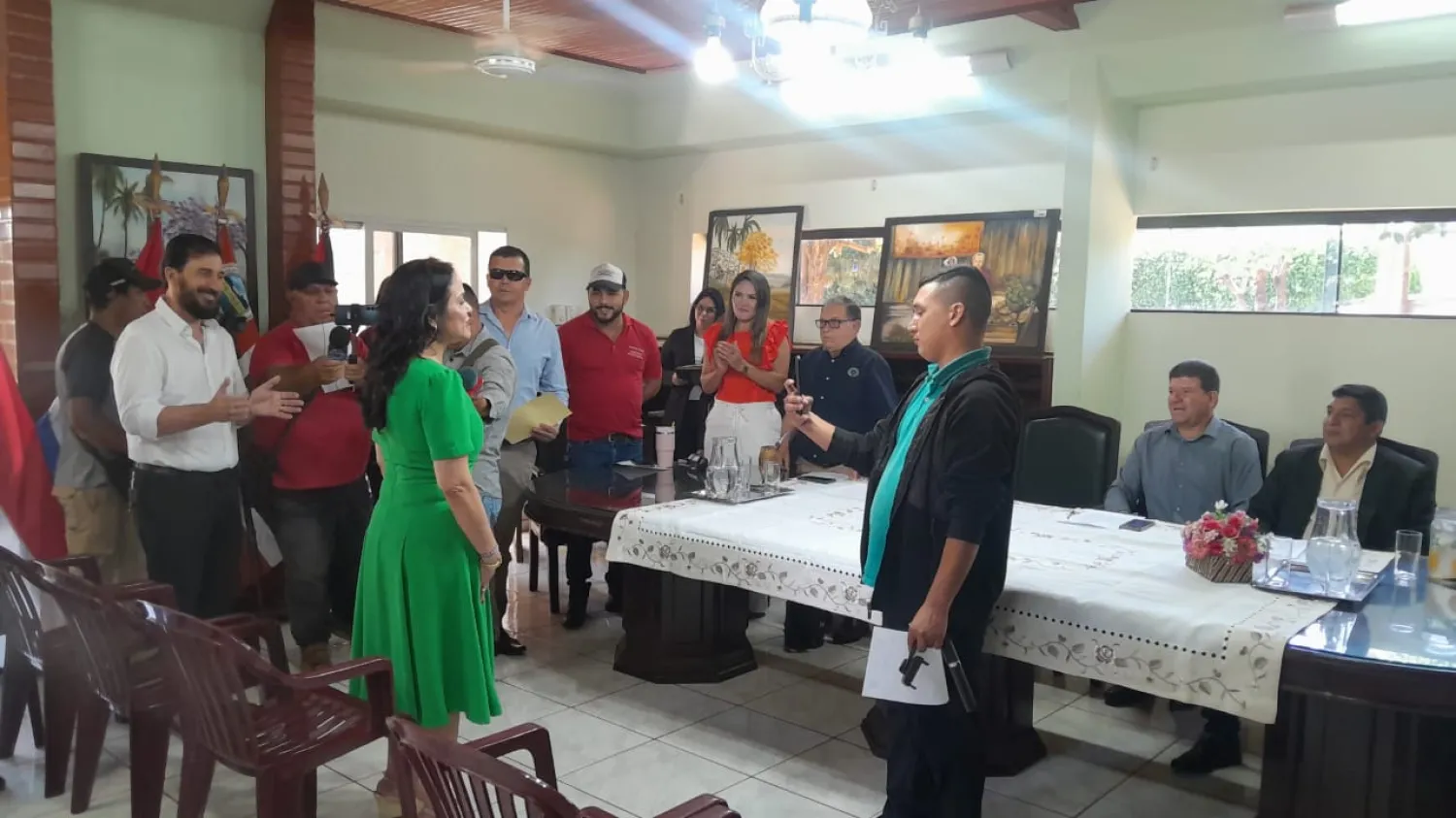 Junta Departamental de Amambay rinde homenaje a la directora del Registro Civil