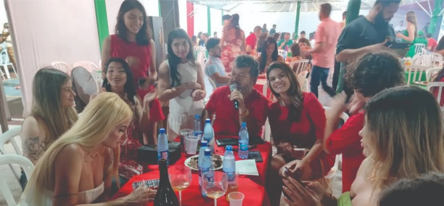 Gala navideña estudiantil reunió a más de mil personas en Pedro Juan Caballero