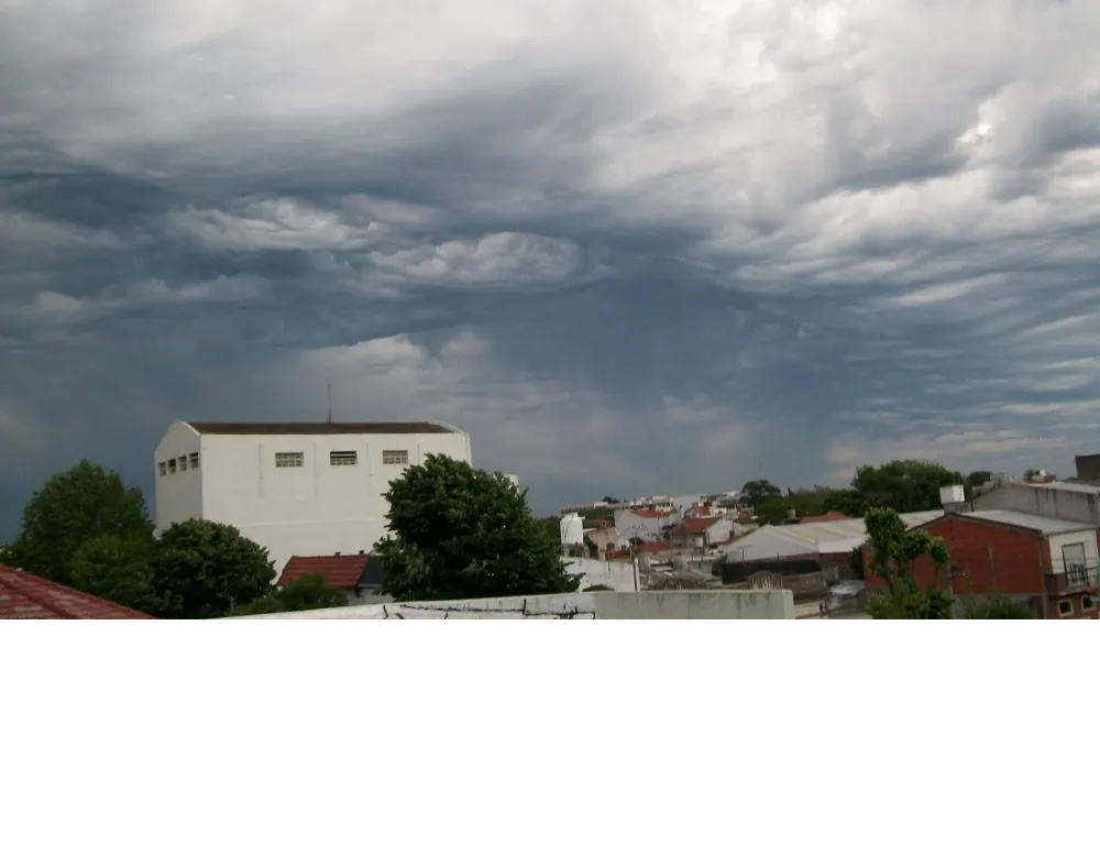 Viernes con ingreso de frente frío, lluvias y hasta tormentas en gran parte del país
