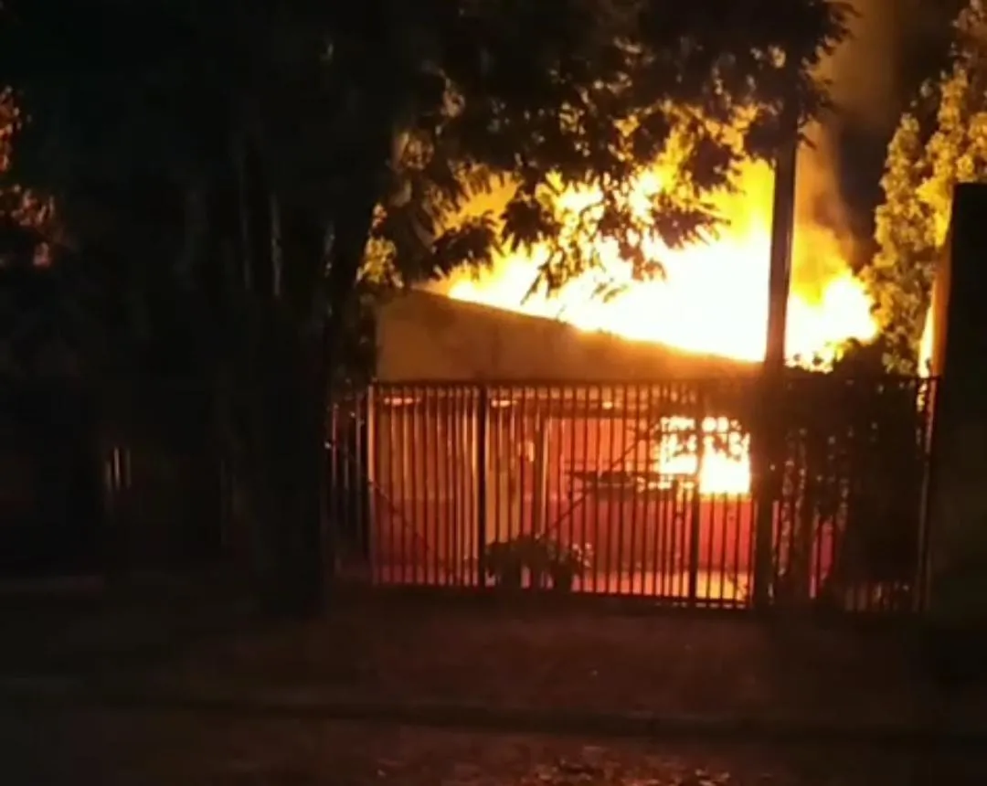 Incendio destruye vivienda en Pedro Juan Caballero