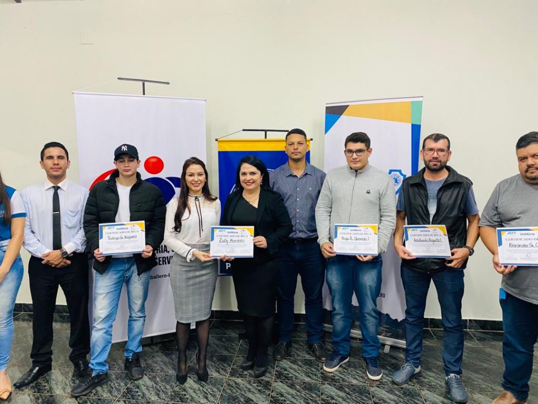 Otorgaron 10 medias becas a jóvenes de escasos recursos de PJC