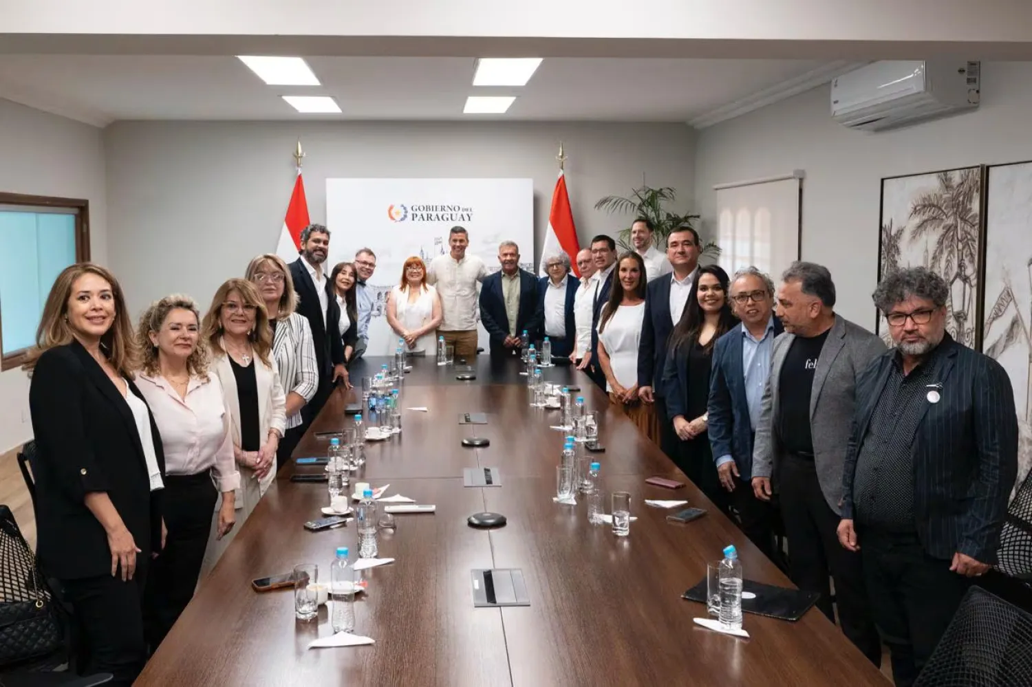 Peña promulga ley que formaliza trabajo de profesionales de la belleza