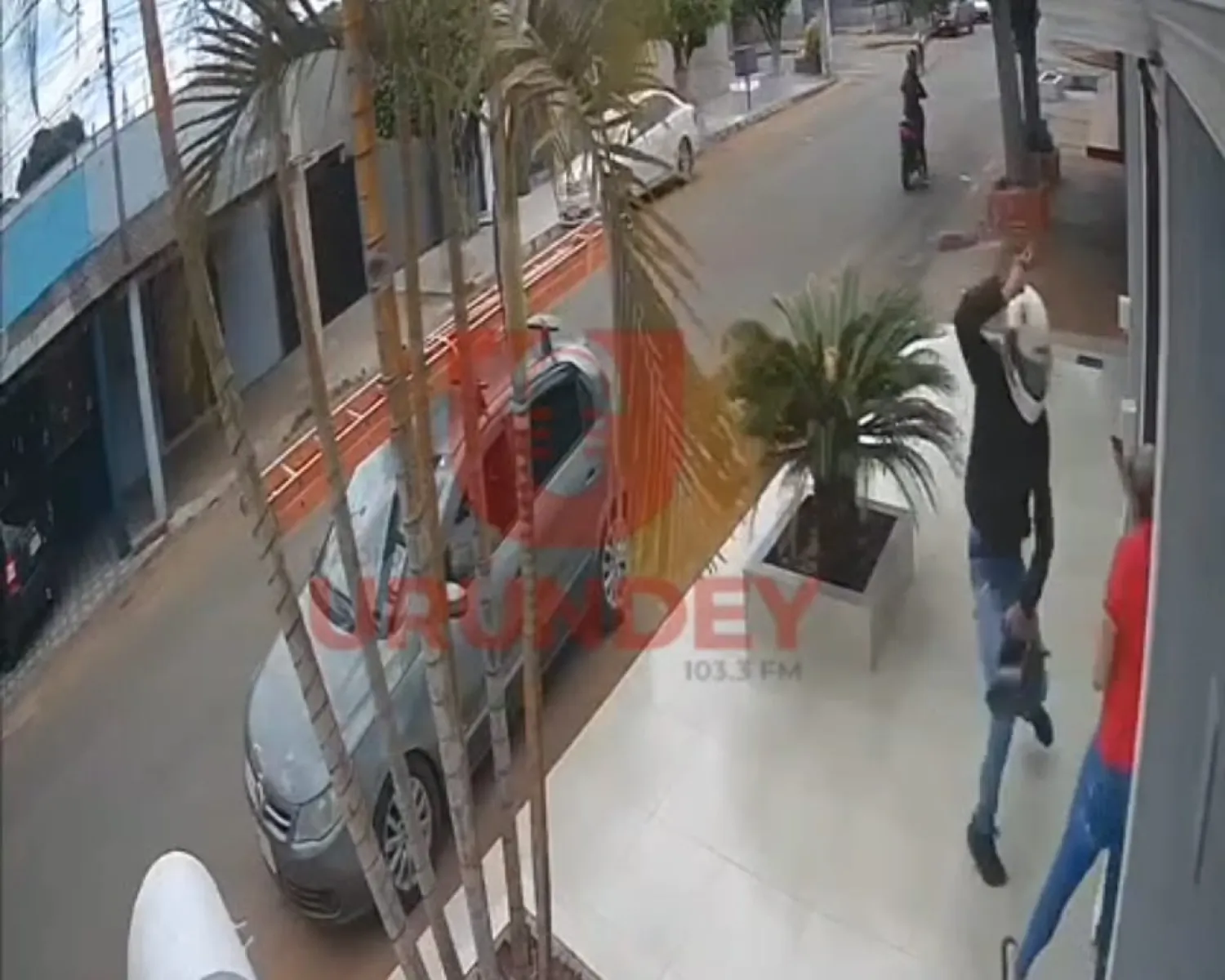 Motochorros armados despojan a una mujer de su cartera en Pedro Juan Caballero