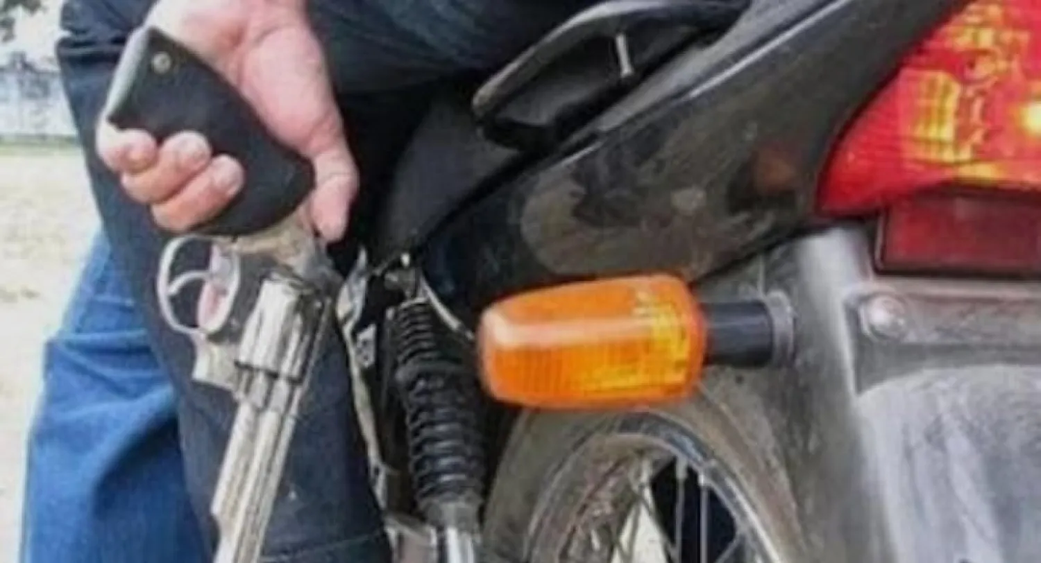 Violento asalto en el acceso a Pedro Juan Caballero deja dos heridos y una motocicleta robada