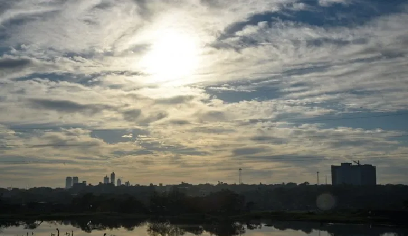 Miércoles cálido a caluroso y con lluvias en varios puntos del país