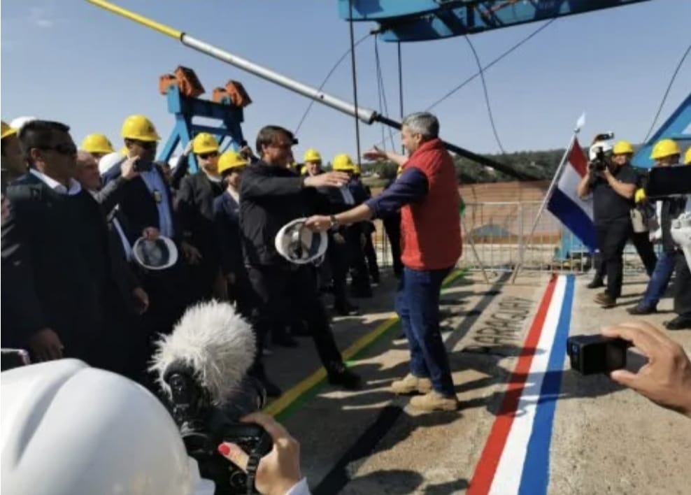 Mario Abdo y Bolsonaro visitan obras del Puente de la Integración
