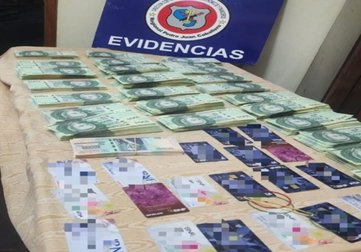 Allanan vivienda en PJC por caso de usura e incautan tarjetas de débito, pagarés y dinero