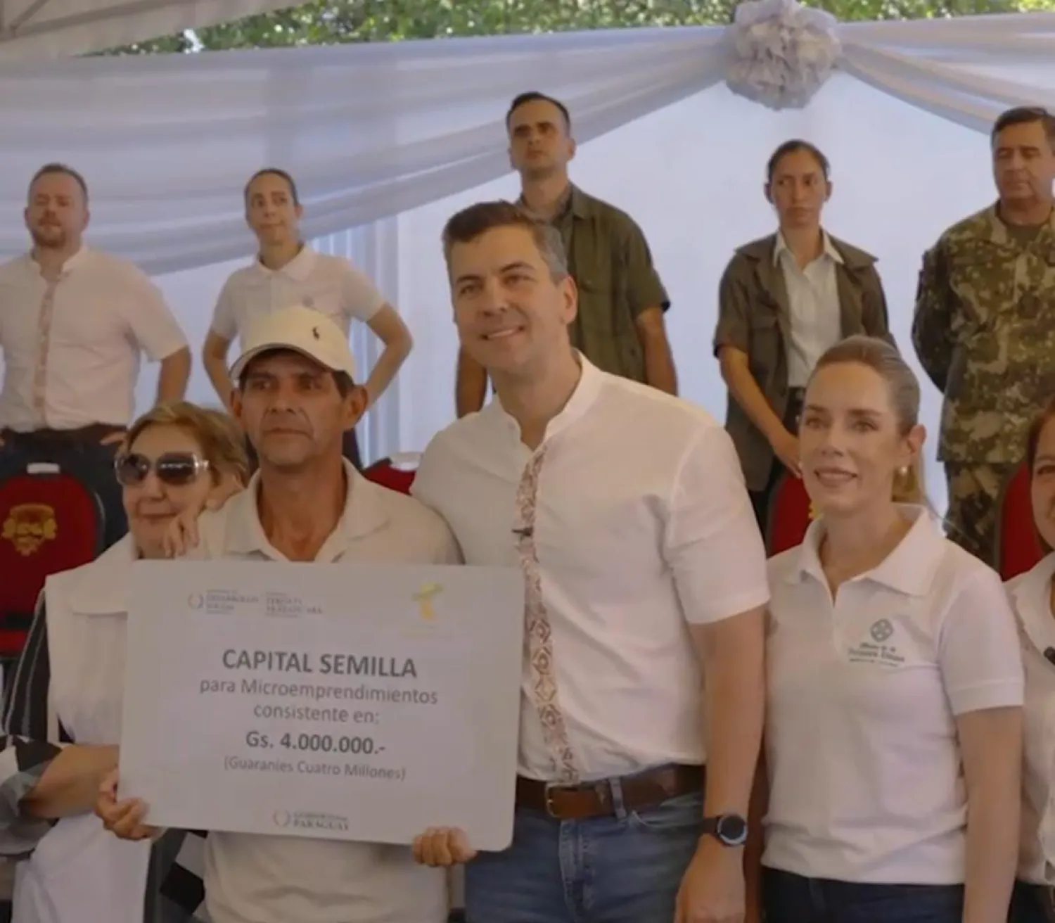 Presidente Peña y Primera Dama acompañan el cierre del programa Ciudad Mujer Móvil en Caraguatay