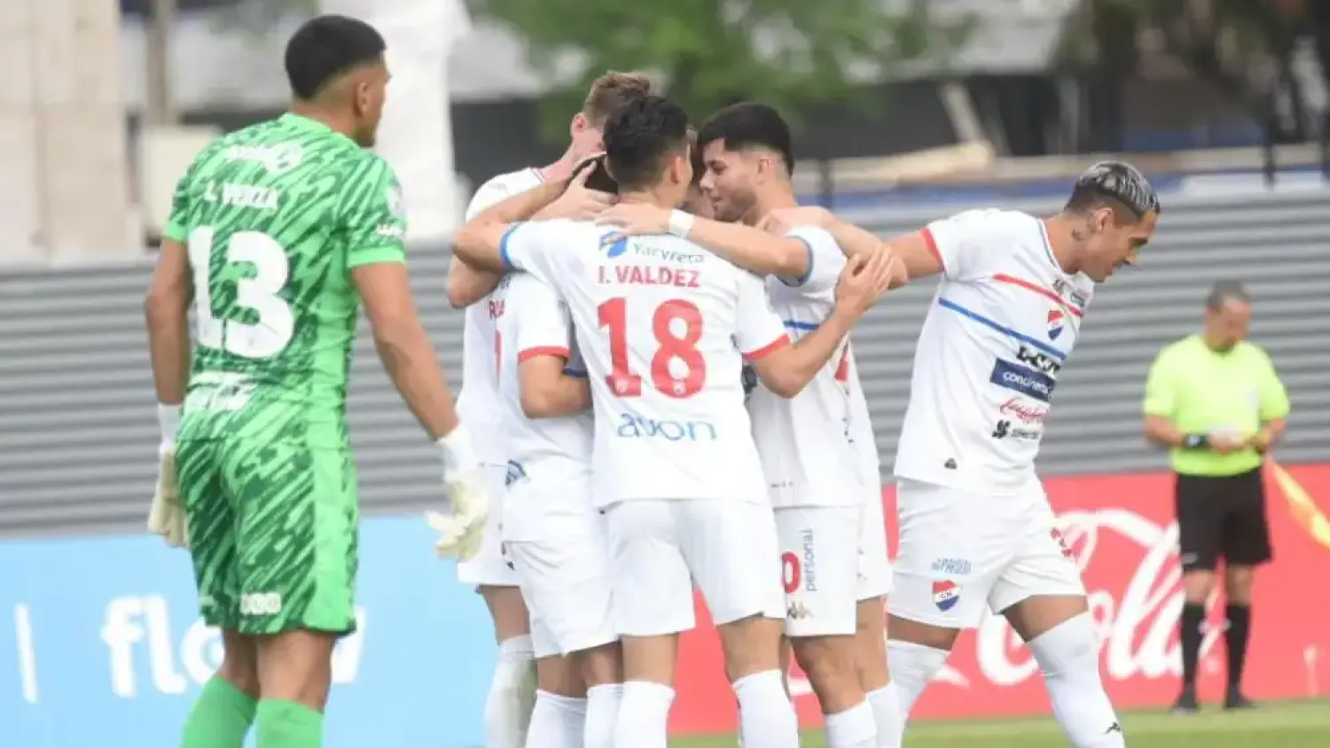 Nacional humilla a Olimpia en el Arsenio Erico