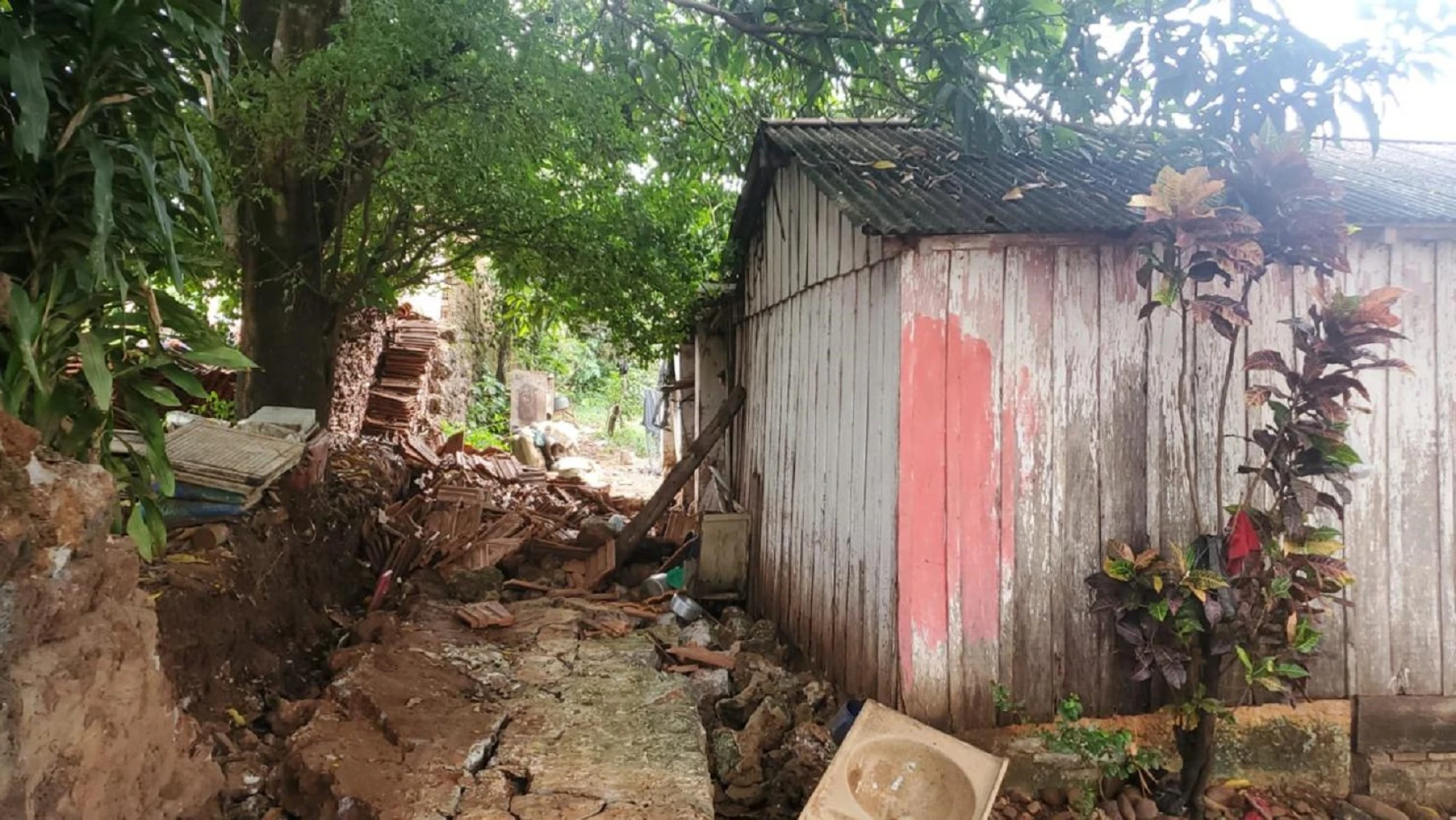 Fiscalía imputa al dueño de una muralla que aplastó a una niña