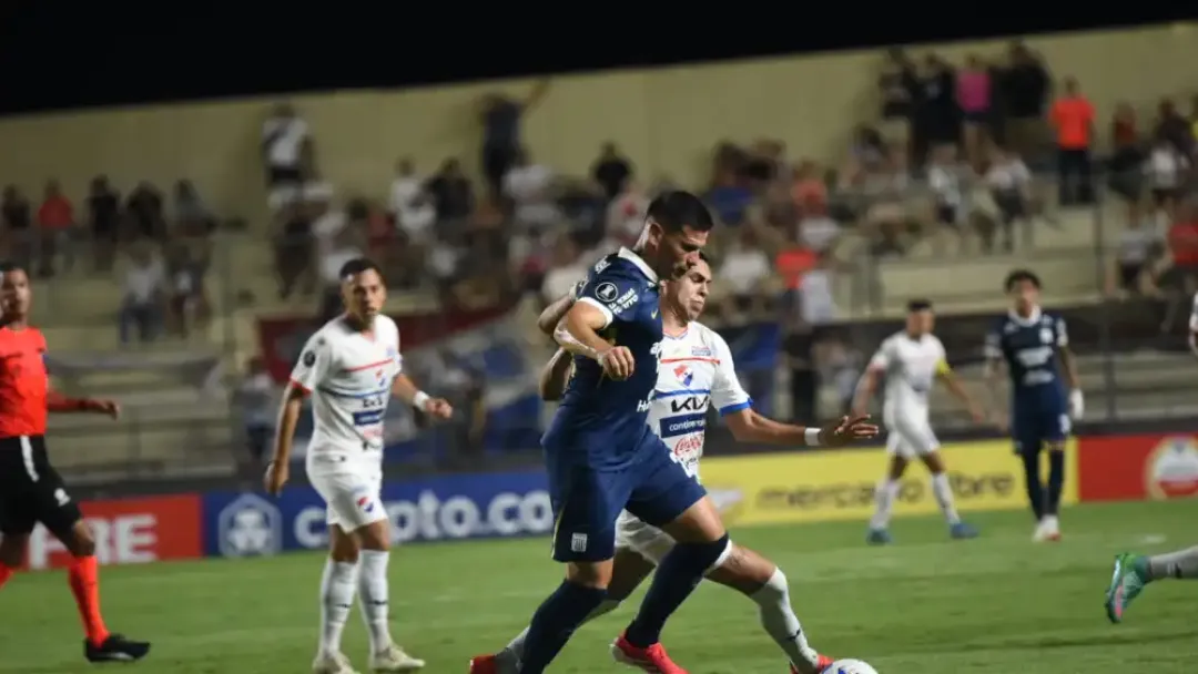 Un polémico penal le niega una victoria histórica a Nacional
