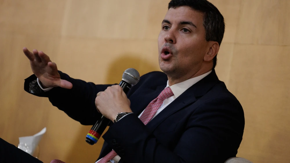 Santiago Peña apunta a nuevas hidroeléctricas e impulsar la energía solar en Paraguay