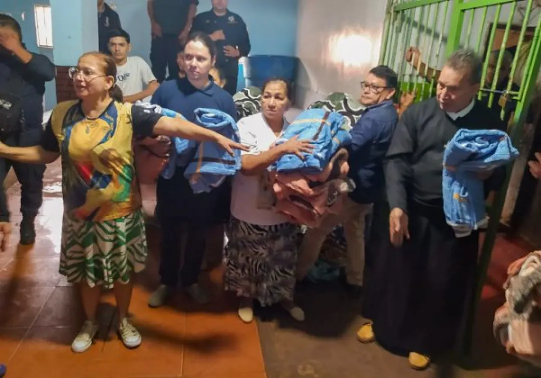 Tras campaña ''Colecta de Ropa de Invierno'', donan 1.000 frazadas y alimentos al penal de Pedro Juan Caballero
