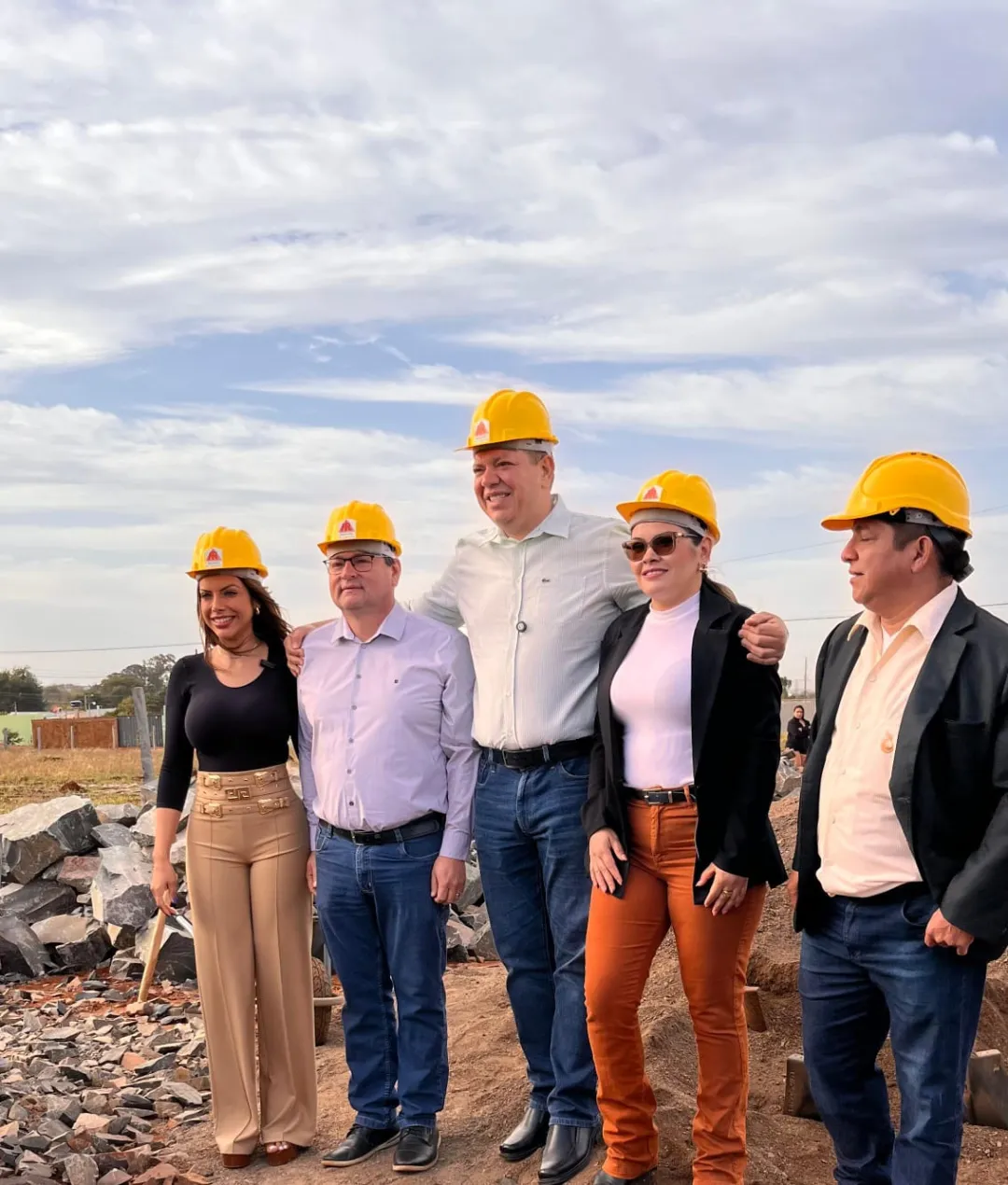 Gobernación de Amambay da la "palada inicial" a obras viales en Villa San Pedro de PJC