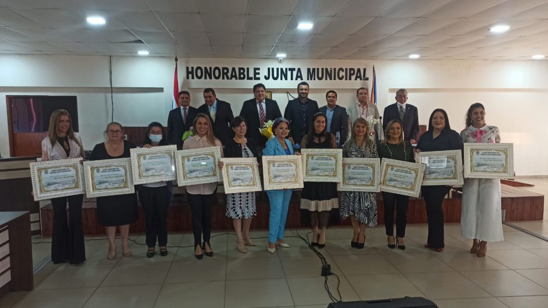 Concejalas y vereadoras reciben autohomenaje por Día Internacional de la Mujer