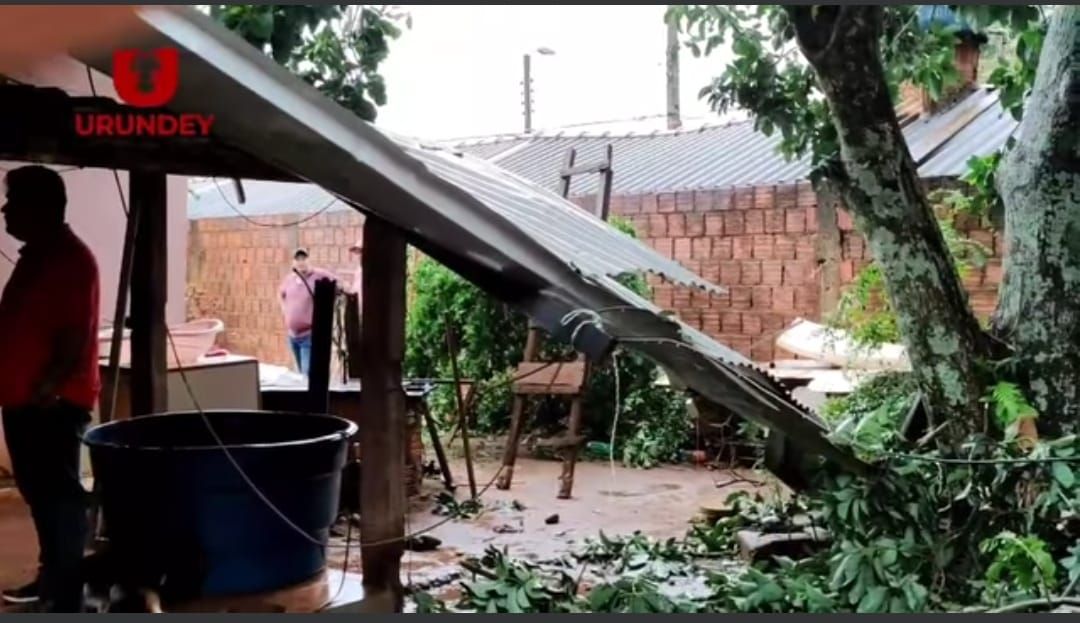 Diputado Acosta asistió a familias tras fuerte temporal en PJC