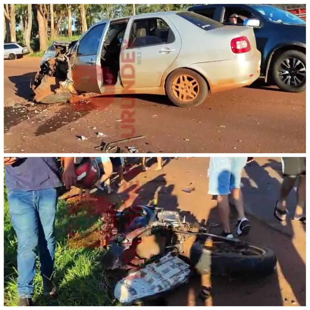 Dos jóvenes en una motocicleta chocan contra un automóvil, conductor está grave