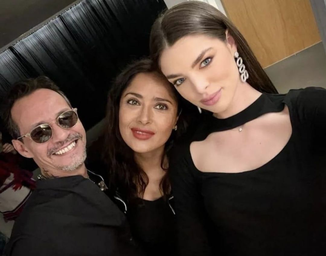Nadia Ferreira y Salma Hayek bailaron juntas en concierto de Marc Anthony