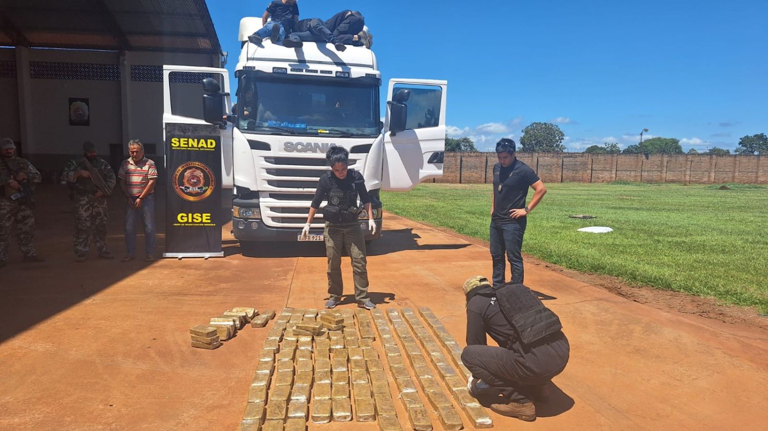 SENAD intercepta camión con cargamento de cocaína en zona de Cerro Corá