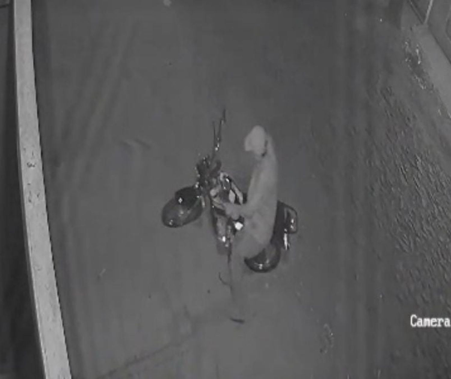 PJC: Delincuentes aprovechan portón abierto y hurtan motocicleta de un comunicador