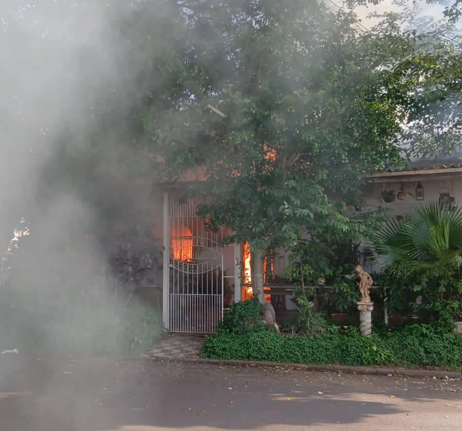 Incendio consume vivienda en el barrio Mariscal Estigarribia de Pedro Juan Caballero