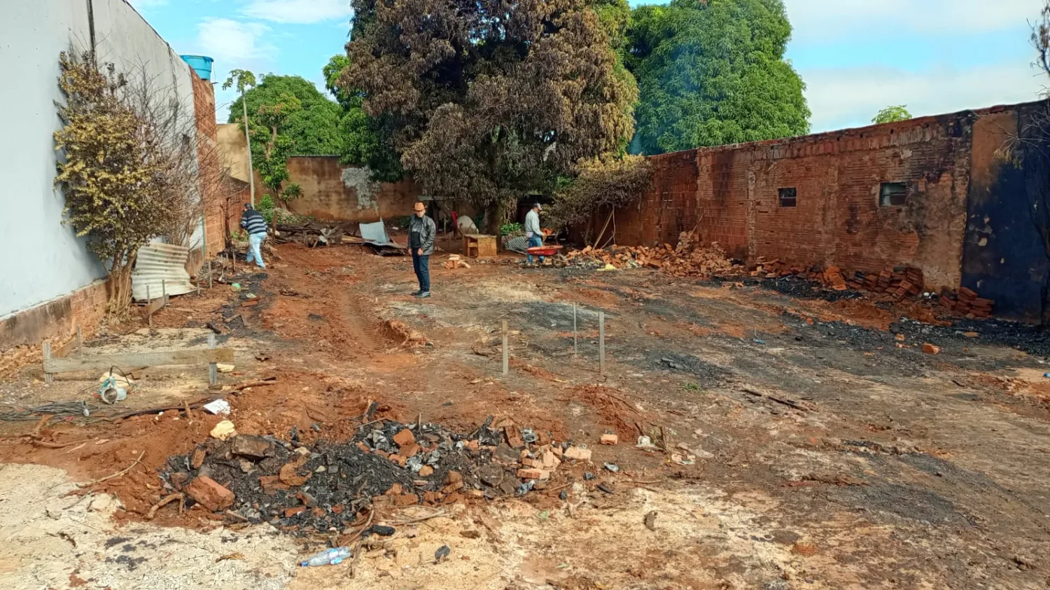 PJC: Inician reconstrucción de vivienda quemada tras colecta solidaria de vecinos