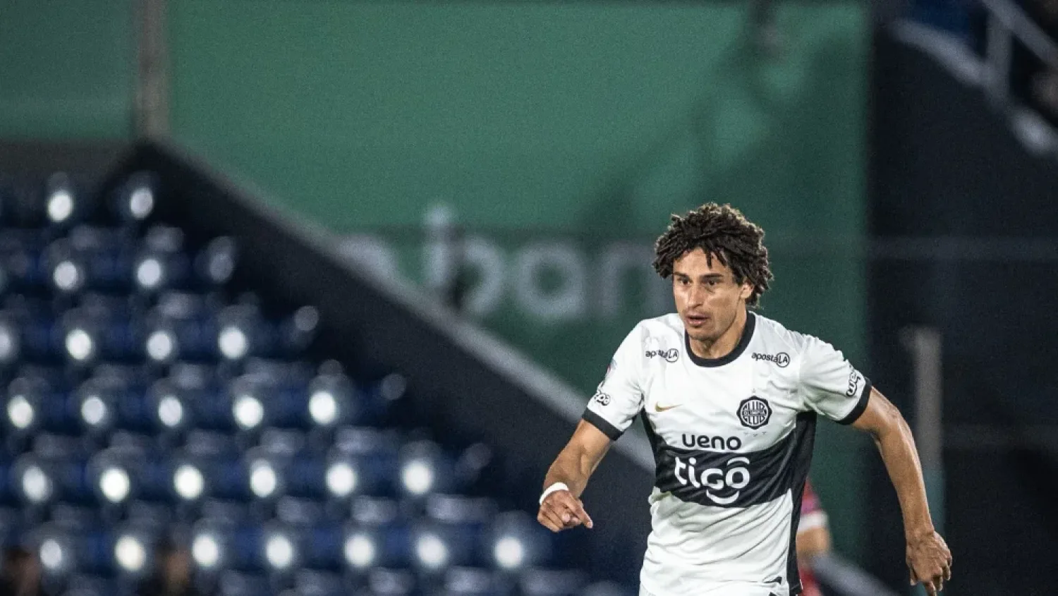 Olimpia, con la obligación de ganar frente al Vasco