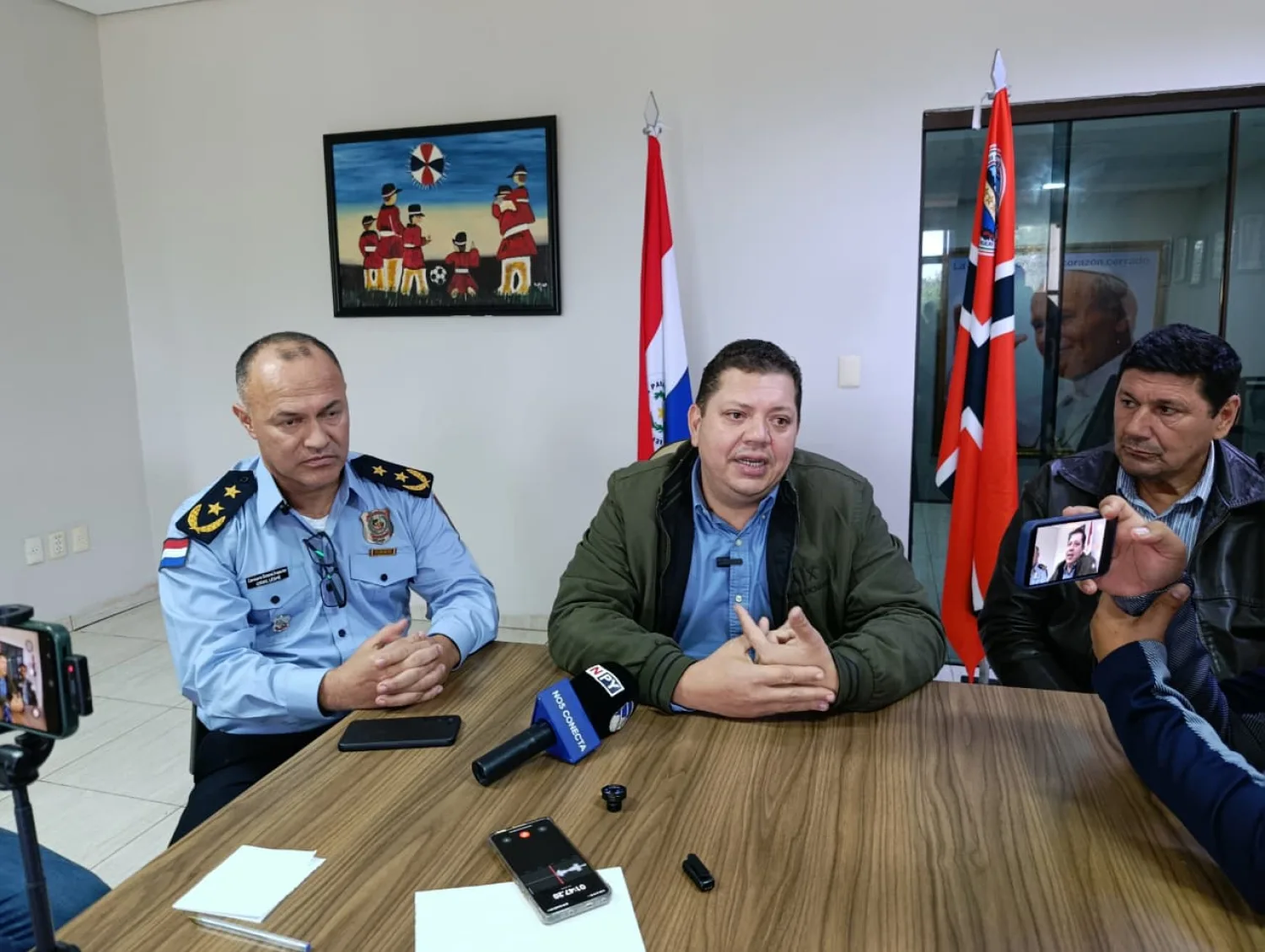 Gobernador y jefes policiales delinean acciones para esclarecer asesinato de secretario indígena