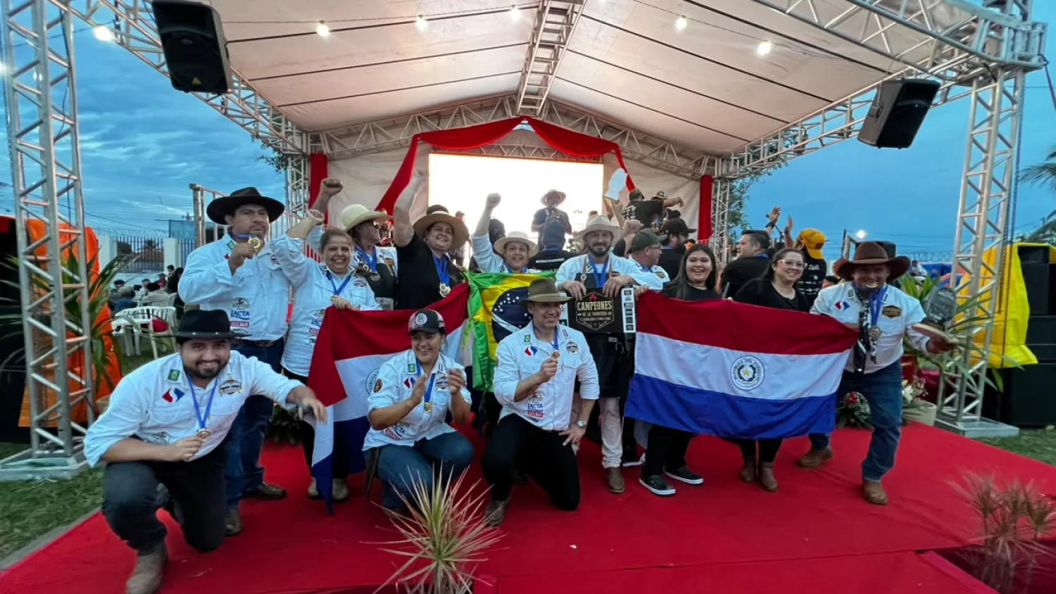 Parrilleros de la Frontera logran el tercer puesto en torneo internacional de asadores