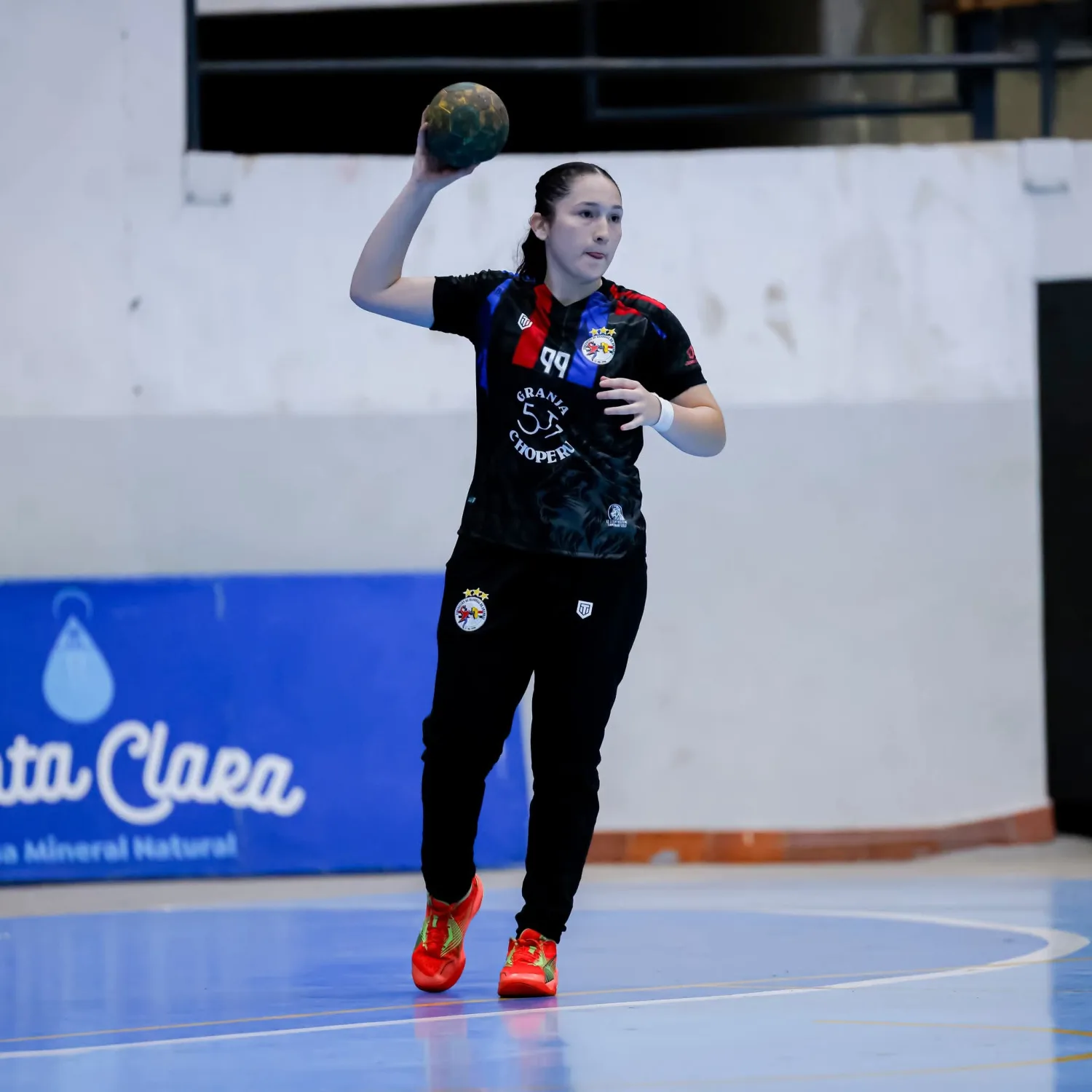 Atleta pedrojuanina organiza rifa para costear viaje al mundial de handball en China