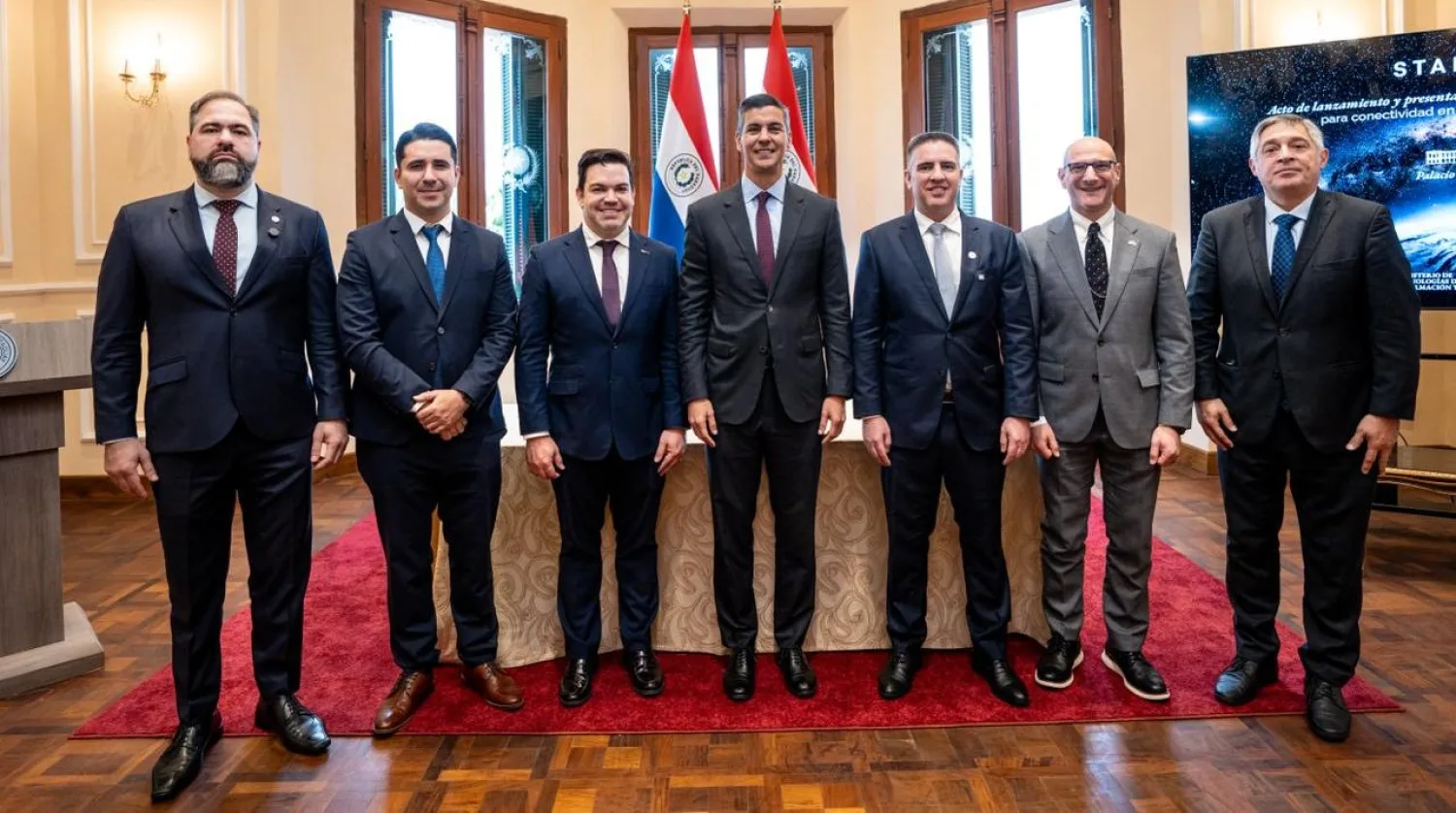 Paraguay anuncia alianza con Starlink para que 1.600 escuelas accedan a internet de alta velocidad