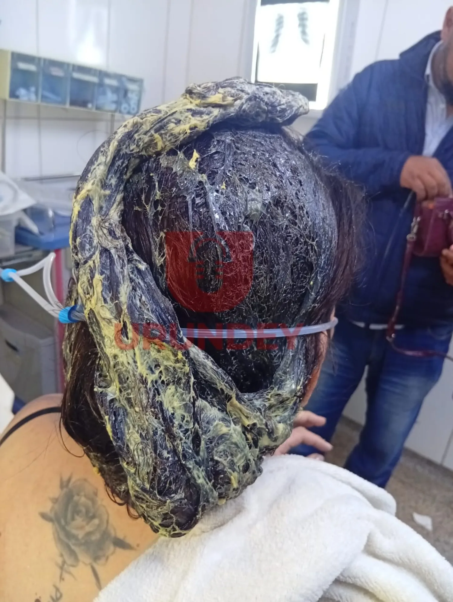 Un peluquero golpea y arroja cola de zapatero a su concubina en Pedro Juan Caballero