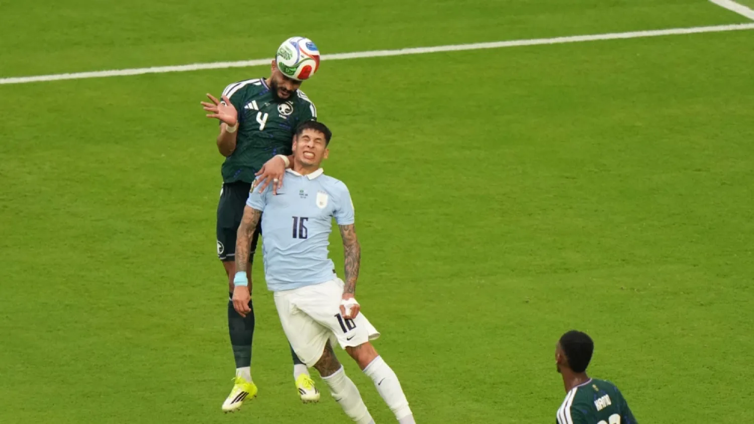 Uruguay rescata un empate contra Arabia Saudí