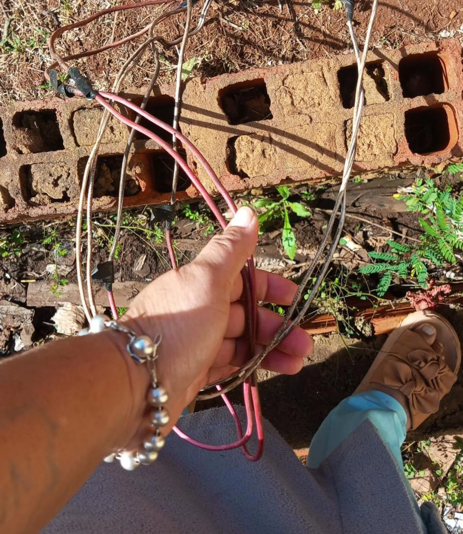 Pobladores denuncian cortes arbitrarios de luz en el asentamiento San Isidro de PJC