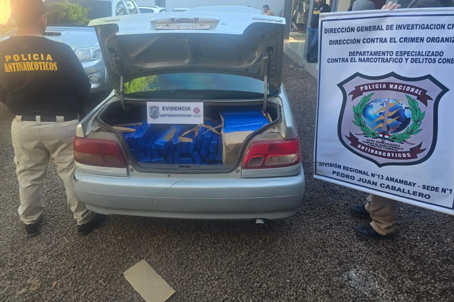 Incautan más de 170 kilos de marihuana en un vehículo abandonado en Pedro Juan Caballero