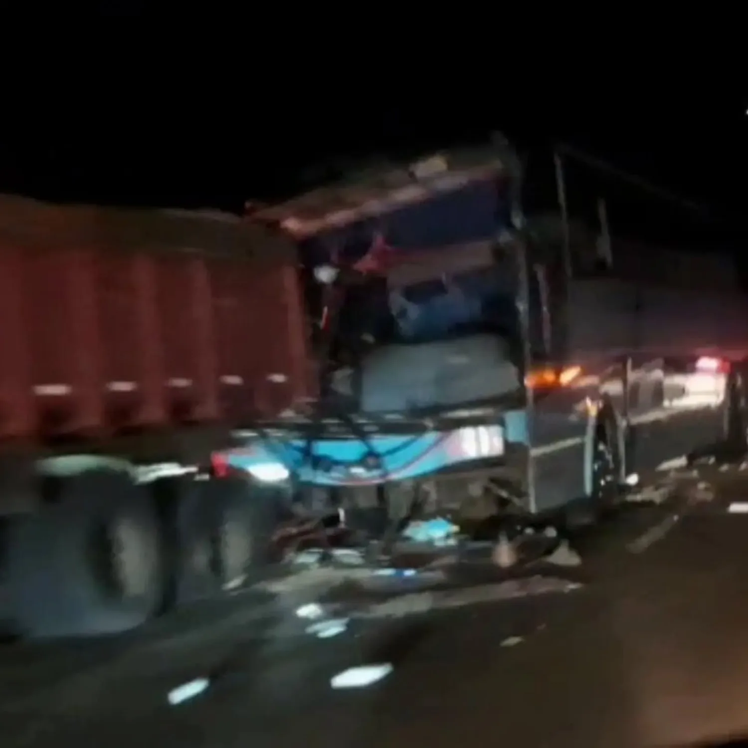 Choque entre un ómnibus de larga distancia y camión deja un fallecido en Cerro Corá