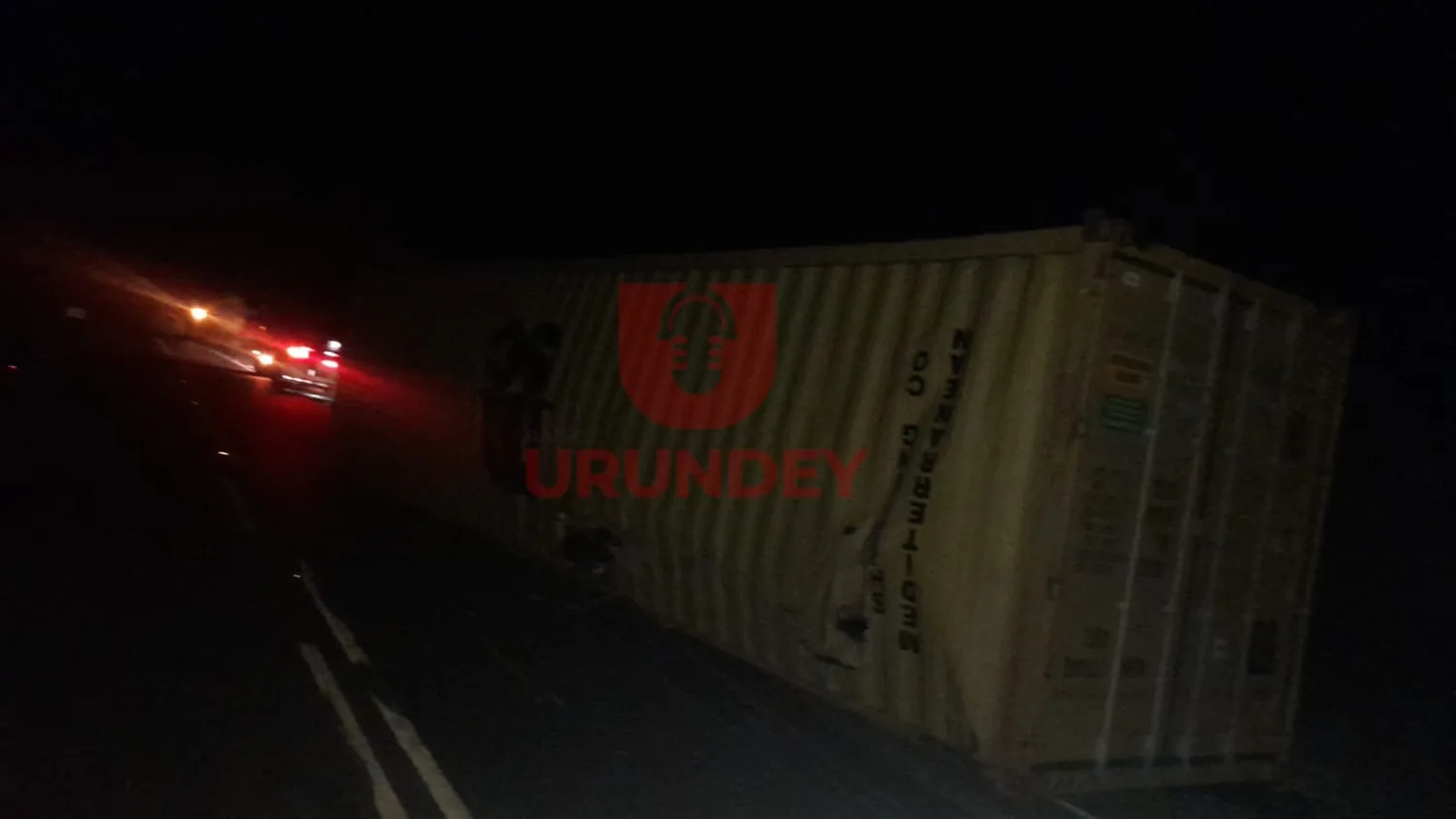 Un contenedor se desprende de un camión sobre la ruta PY05 en Cerro Corá