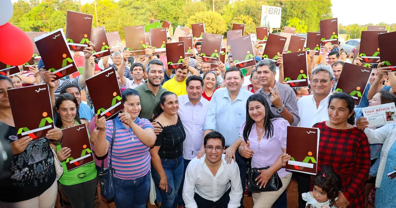 Cerca de 1.400 familias de distritos de Alto Paraná recibirán títulos de propiedad y viviendas sociales