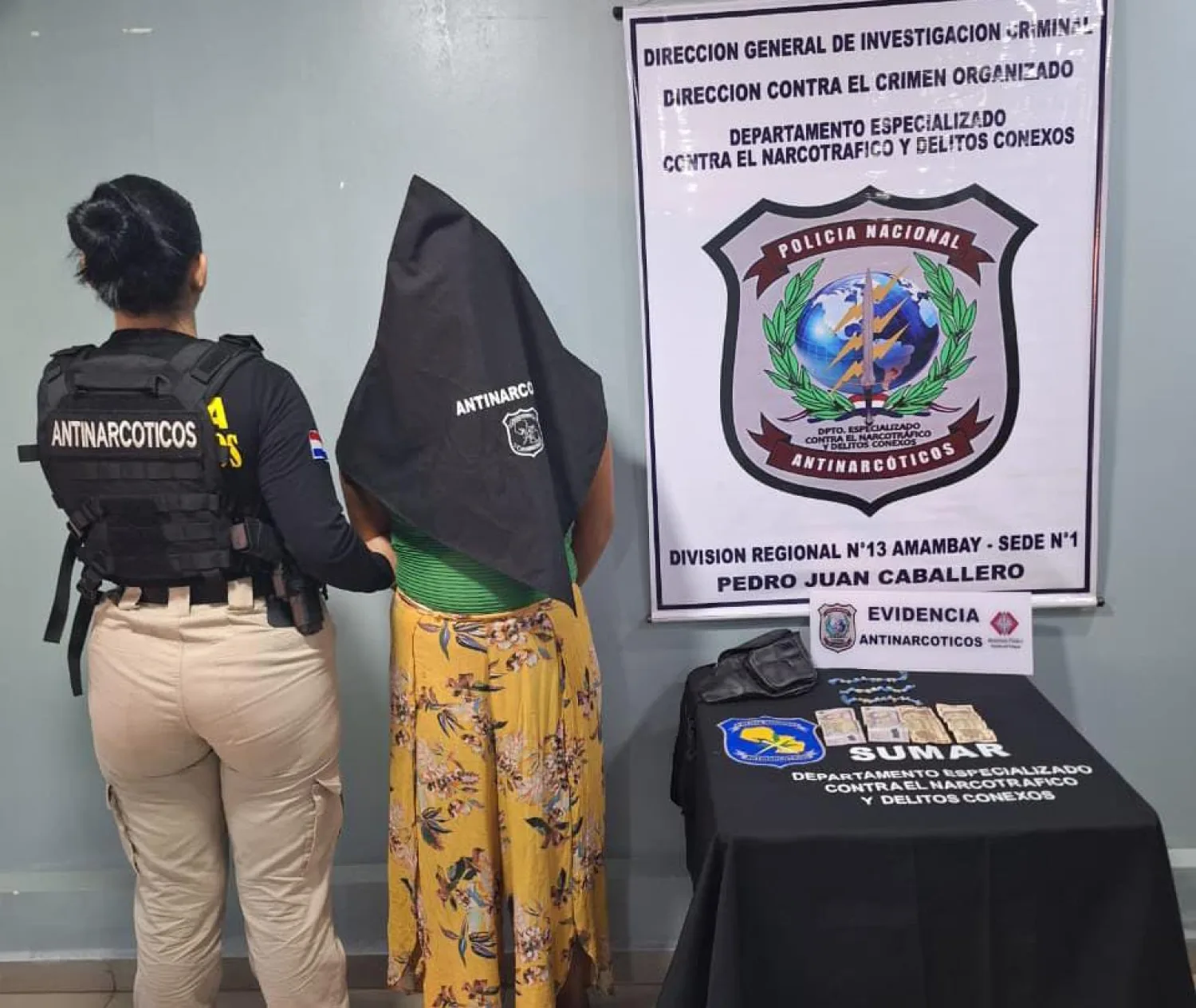 Detienen a una mujer e incautan dosis de crack tras allanamiento en Pedro Juan Caballero