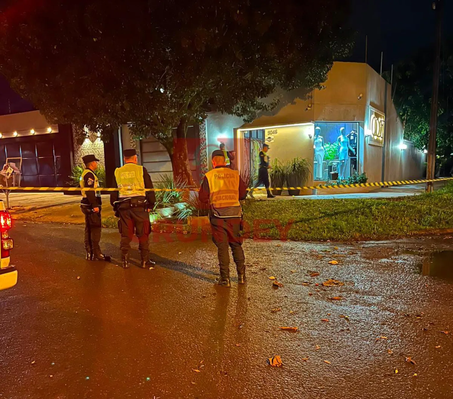 Balean un local comercial de ropas femeninas en Pedro Juan Caballero