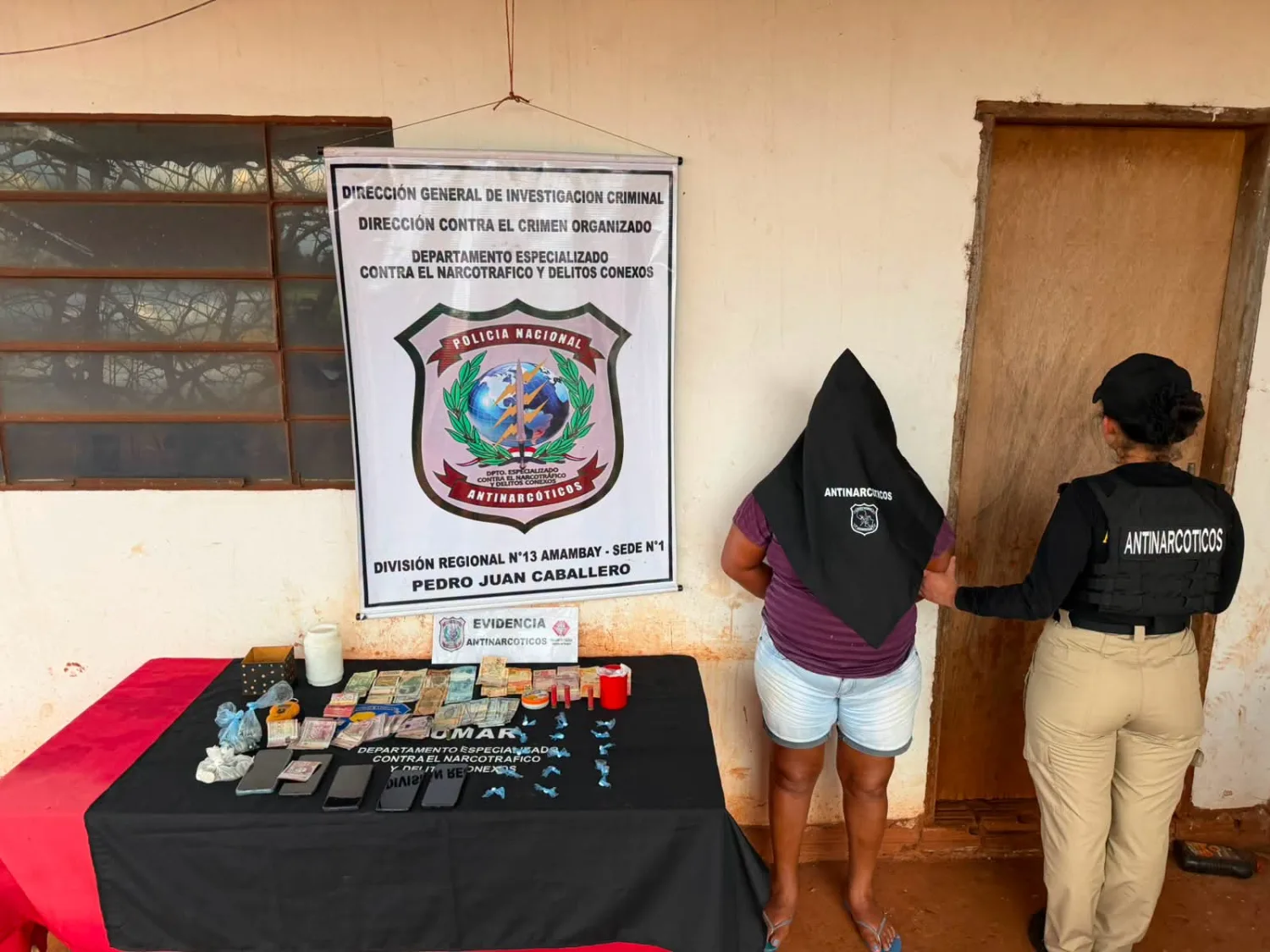 Detienen a una mujer con dosis de cocaína tras allanamiento en Cerro Corá