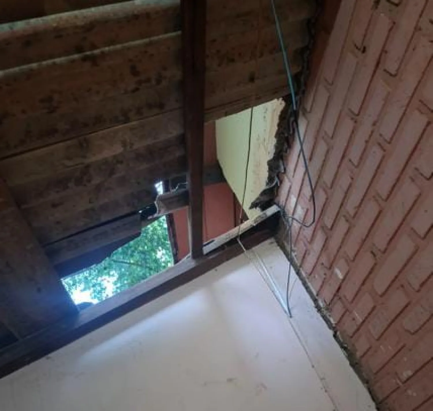 Delincuentes rompen el techo y hurtan en la cantina de un colegio de Pedro Juan Caballero