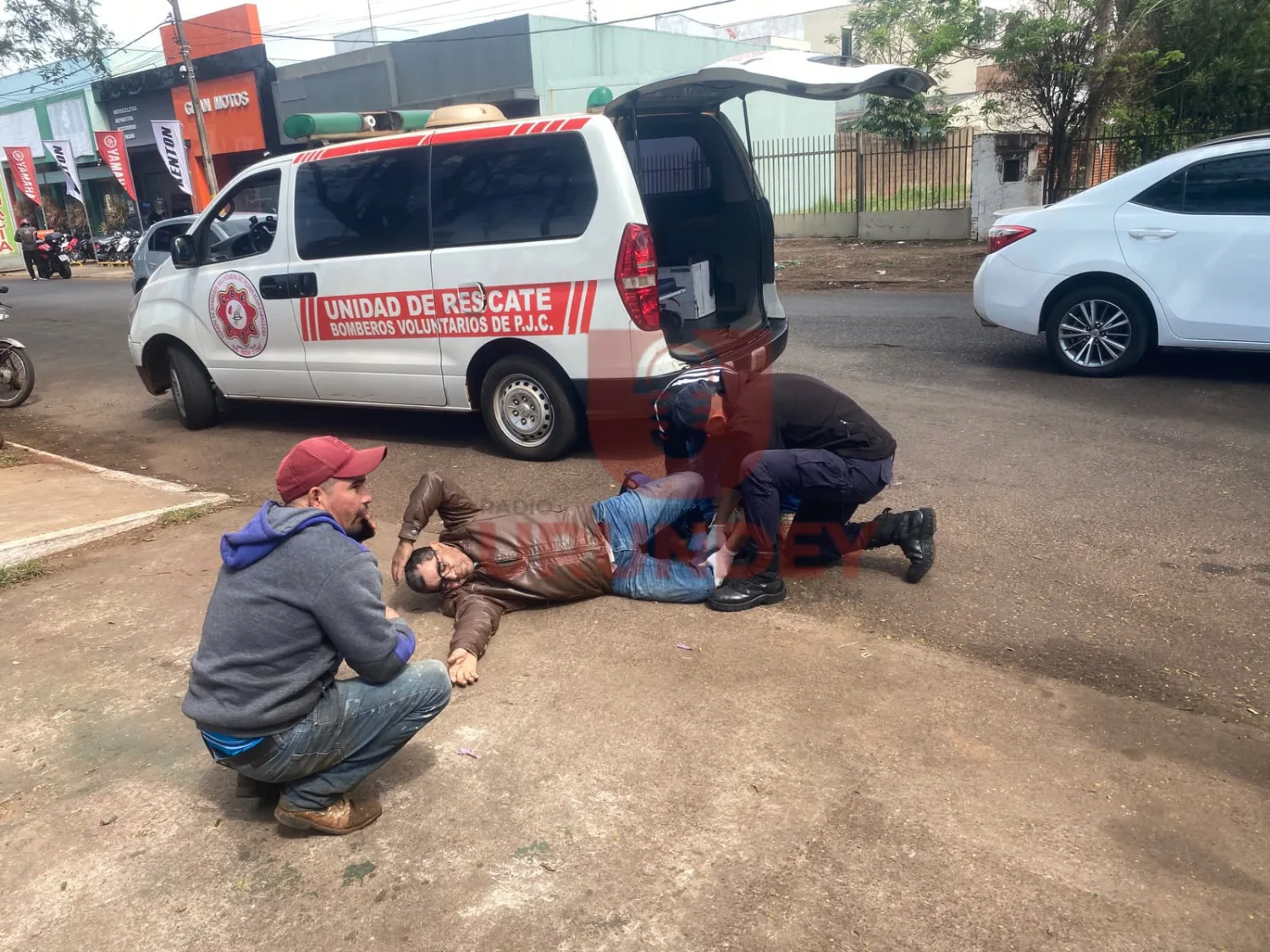 Accidente de tránsito dejó un motociclista herido en el centro de Pedro Juan Caballero