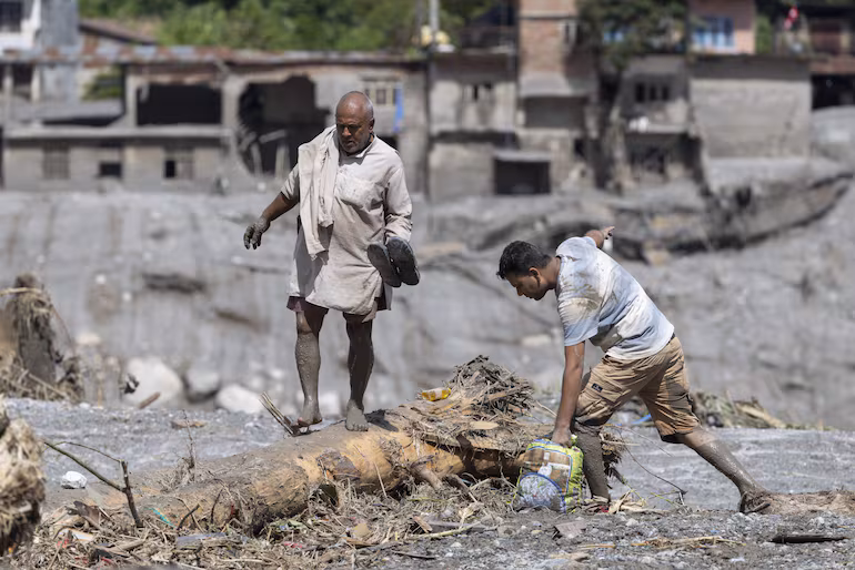 Nepal: Sube a 359 la cifra de fallecidos por masiva riada