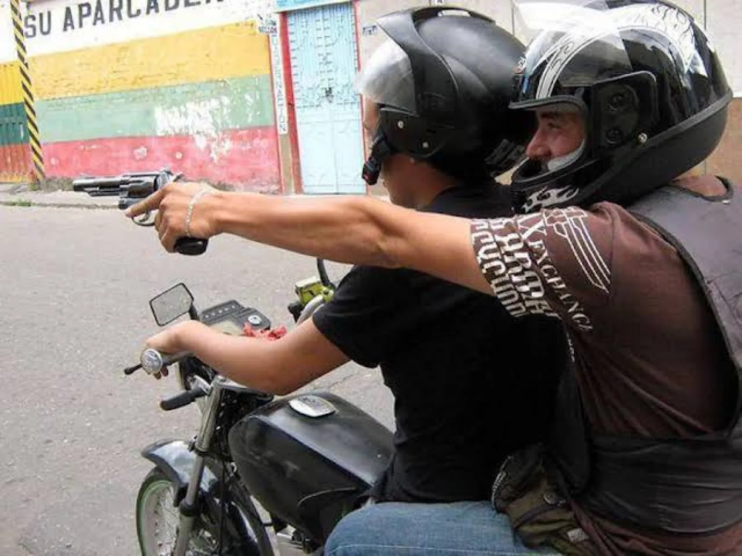 Asaltantes armados robaron una motocicleta a una joven en Pedro Juan Caballero