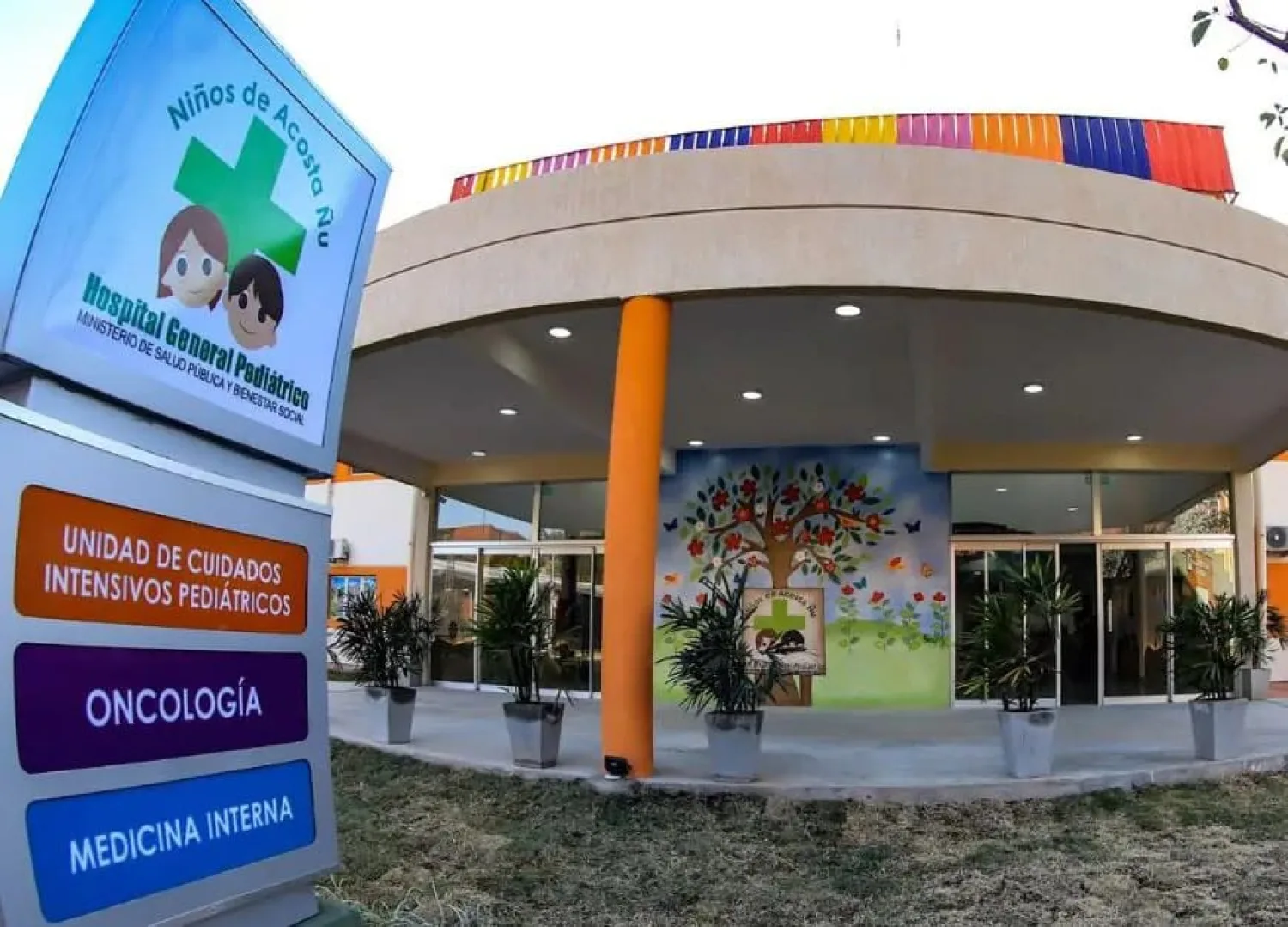 Huelga de médicos: el 86% del plantel de especialistas del Hospital Acosta Ñu renunció