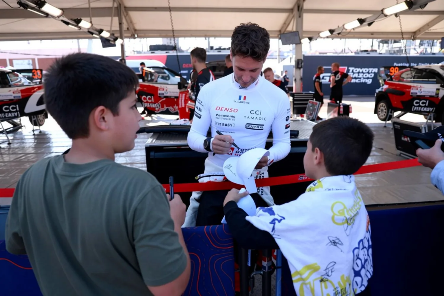 Impacto del WRC ueno Rally beneficia a la industria de la indumentaria