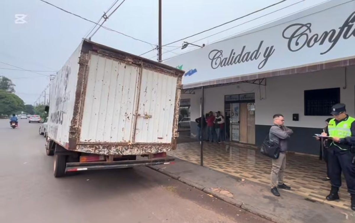 Incautan un camión con muebles de una funeraria en conflicto en Pedro Juan Caballero